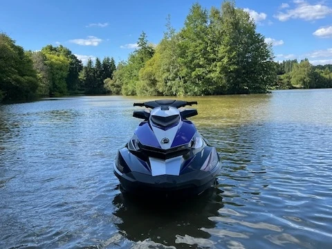 Noleggiare una Sea-Doo GTI 130 a Bénodet