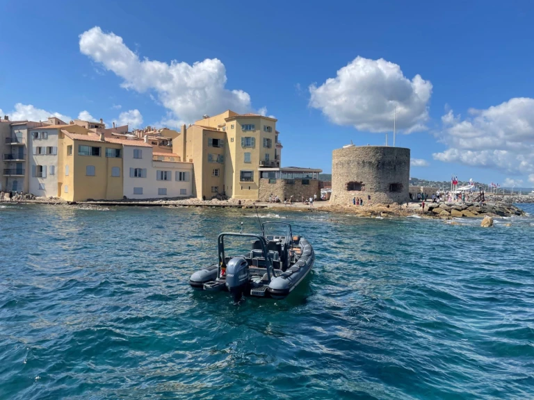 Noleggiare una Highfield HIGHFIELD 700 a Port Grimaud