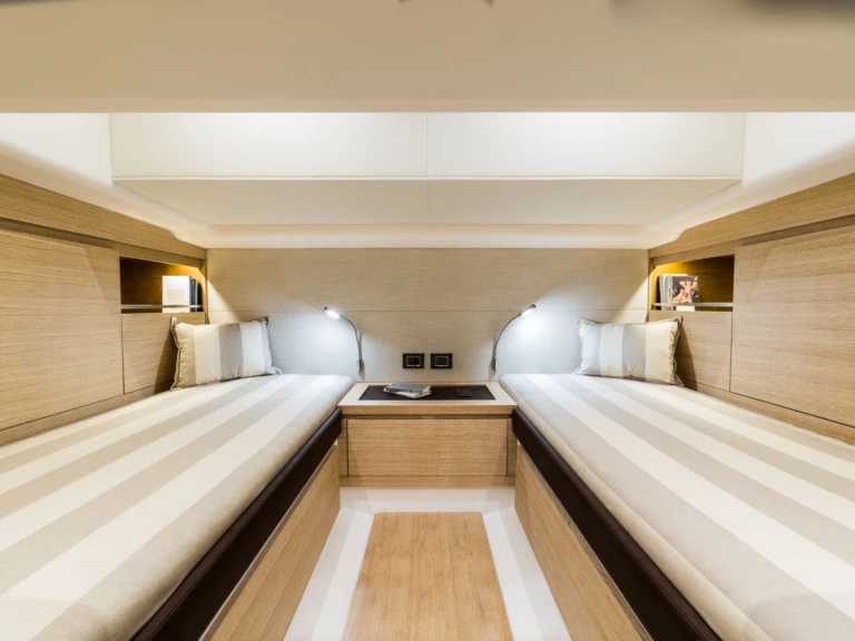 Pardo Yachts Pardo 43 da affittare a  Port Grimaud