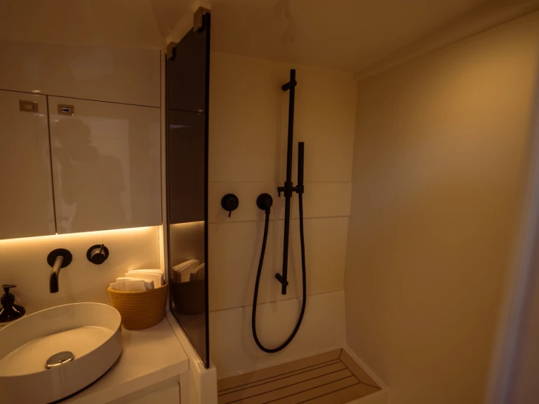 Noleggio Barca a motore VanDutch con patente nautica