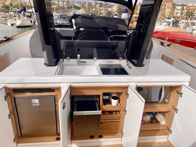 Pardo Yachts Pardo 38 da affittare a  Cogolin