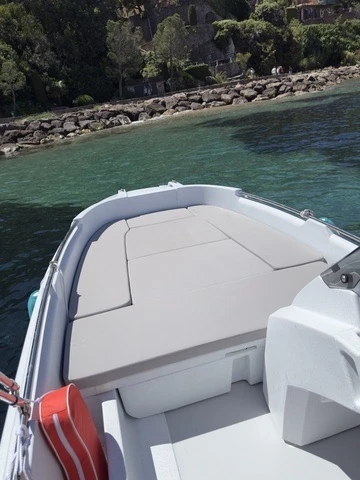 Barca a motore a noleggio a Mandelieu-la-Napoule al miglior prezzo