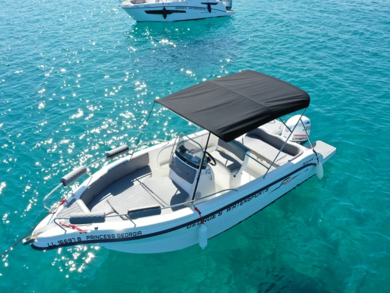 Noleggiare una Karel F 19 a Latchi