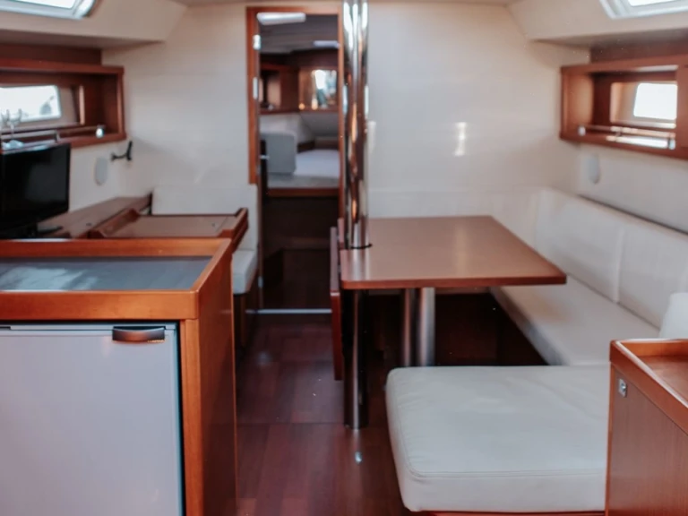 Noleggiare una Bénéteau Oceanis 41 a Ajaccio