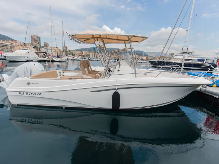 Bénéteau Cap Camarat 7.5 CC da affittare a  Ajaccio