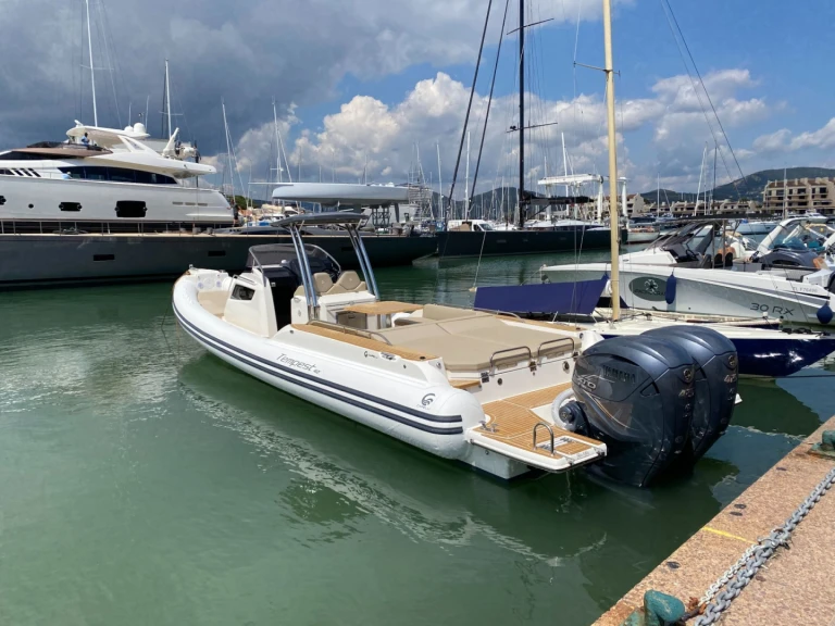 Noleggiare una Capelli Tempest 40 a Cogolin