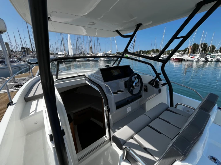 Noleggiare una Jeanneau Cap Camarat 7.5 WA Serie 2 a La Forêt-Fouesnant
