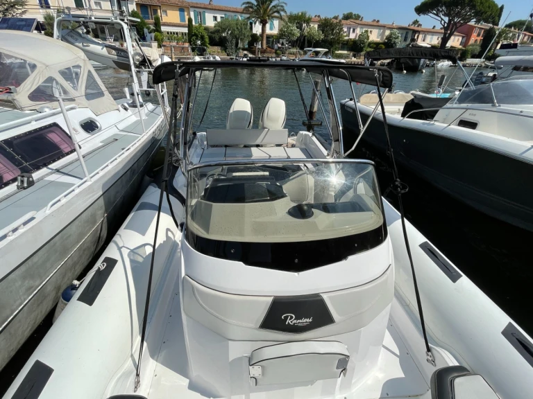 Noleggiare una Ranieri International  CAYMAN 31 a Cogolin
