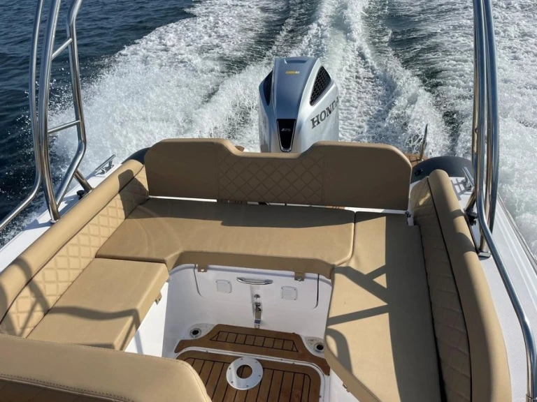 Noleggio Gommone con o senza skipper Salpa a Cogolin