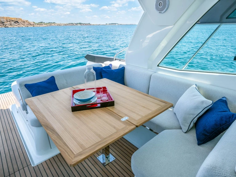 Noleggio barche Bénéteau Gran Turismo 36 a Cogolin su Samboat