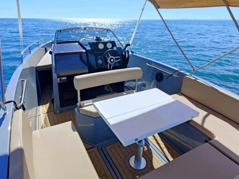 Noleggio barche Nuva Nuva M6 Open a Saint-Raphaël su Samboat