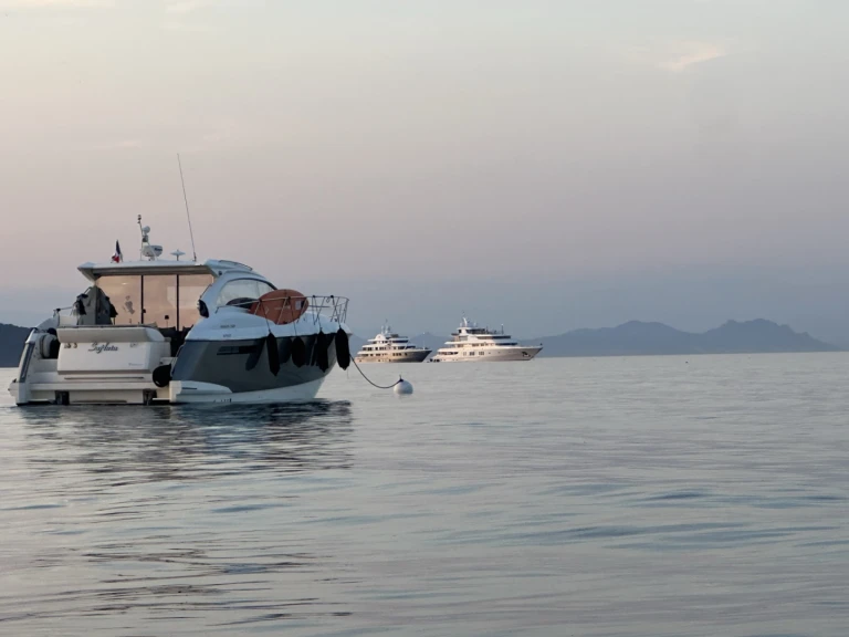 Noleggio Yacht di lusso Absolute Yachts con patente nautica