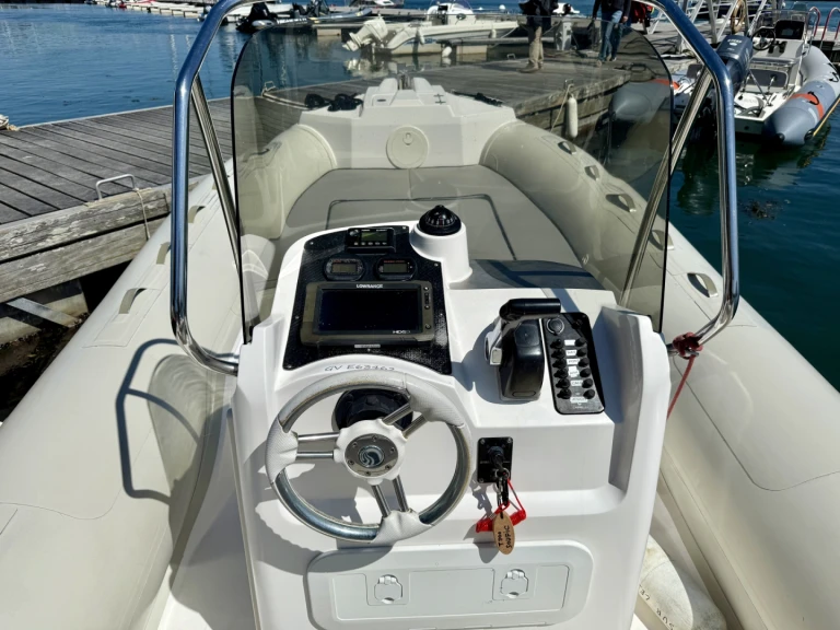 Noleggio barche Combrit economico Tempest 700 Sun