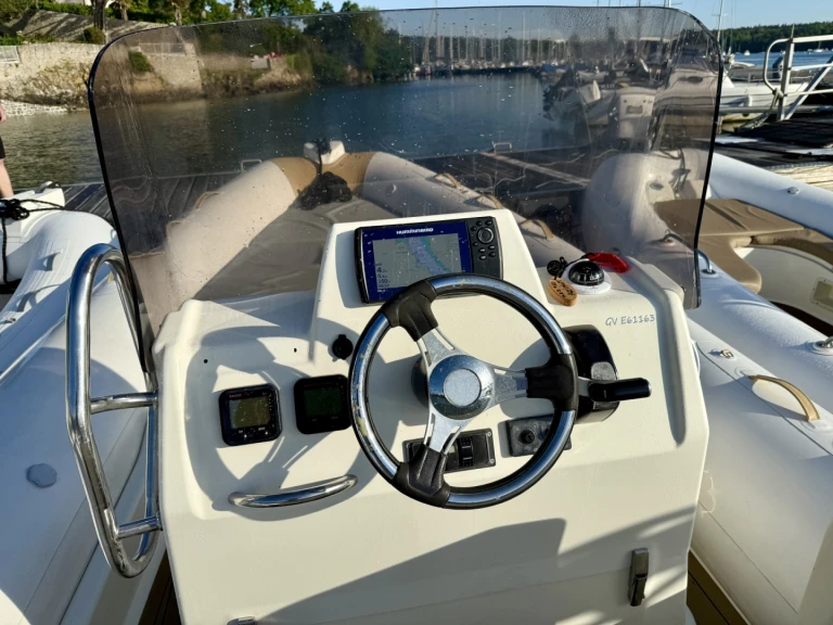 Gommone a noleggio a Combrit al miglior prezzo