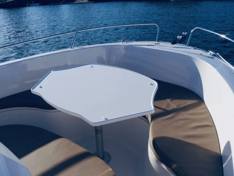 Noleggio Barca a motore Pacific Craft con patente nautica