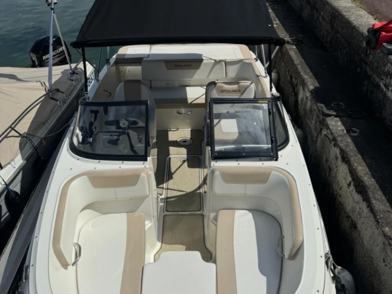 Noleggio a Le Bourget-du-Lac – Bayliner BAYLINER VR5 su SamBoat