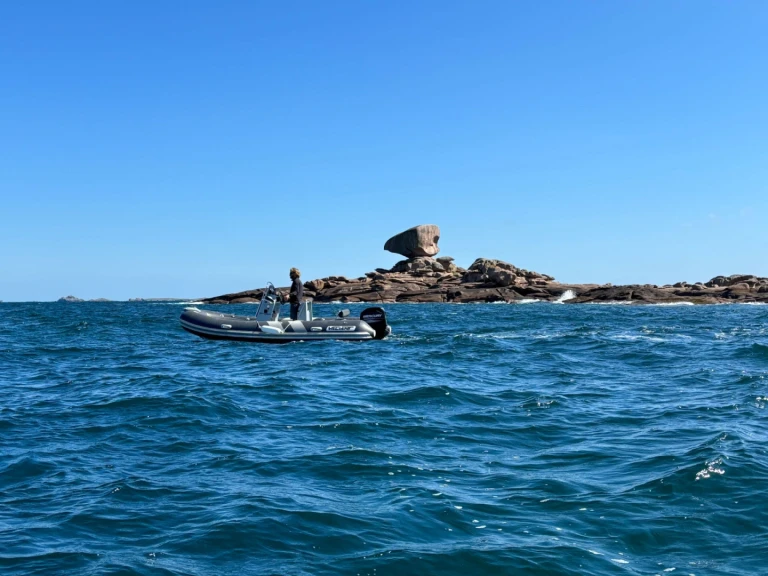 Noleggiare una Valiant 500 sport a Trégastel