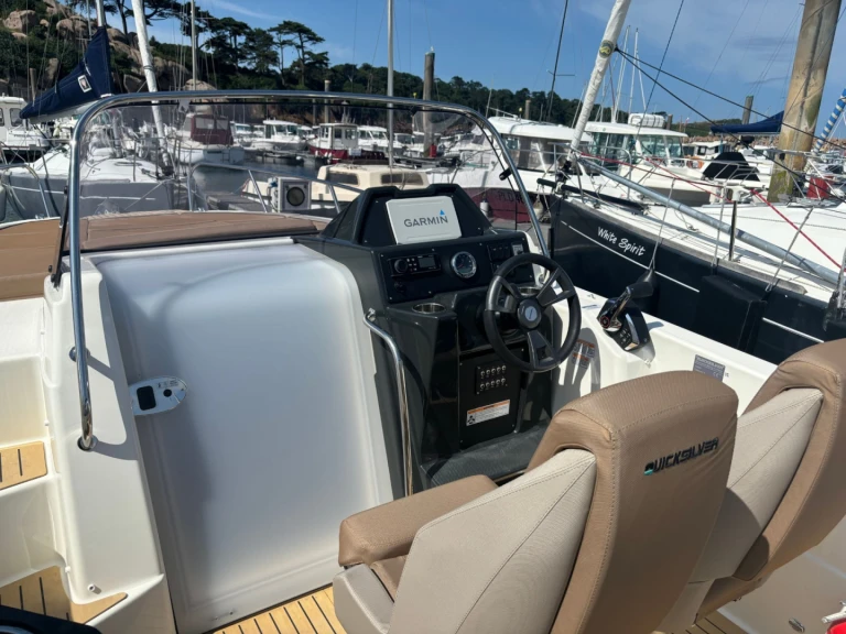Noleggio barche Trébeurden economico QUICKSILVER 755 ACTIV SUNDECK