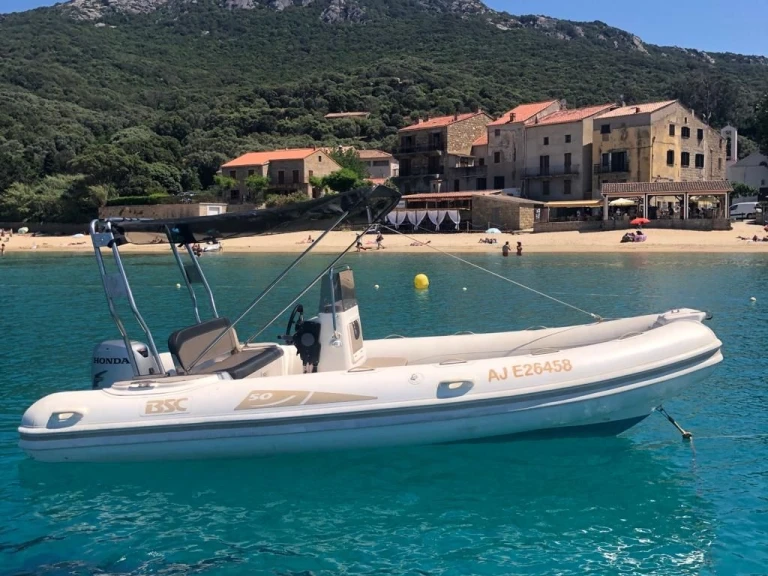 Gommone a noleggio a Campomoro al miglior prezzo