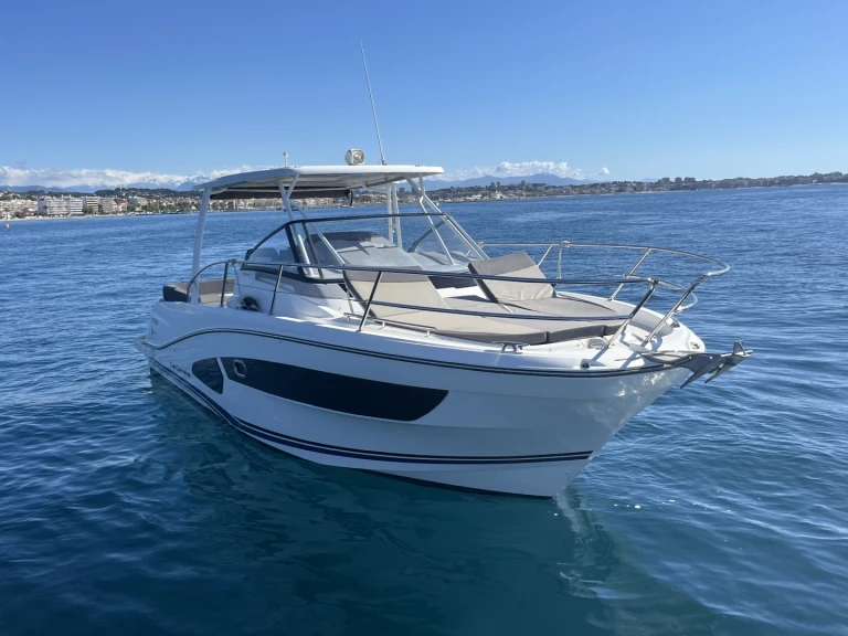 Noleggio Barca a motore Jeanneau con patente nautica