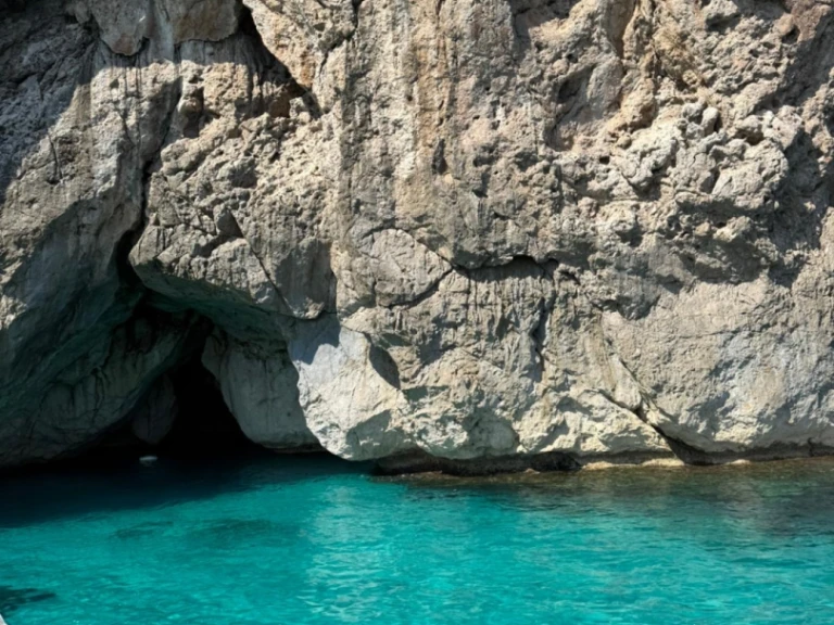 Noleggiare una Sessa Marine Oyster 35 a Can Picafort