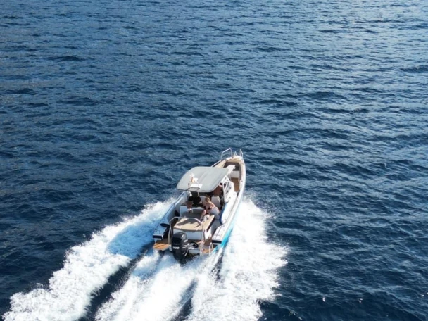 Noleggiare una Axopar 28 T-TOP 28 T-Top a Can Picafort