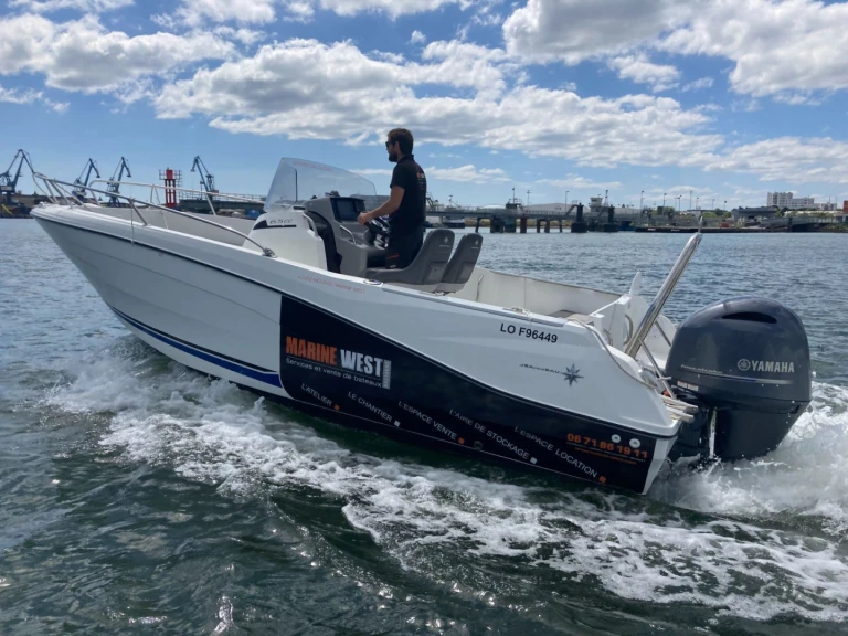 Noleggio a Lorient – Jeanneau Cap Camarat 6.5 CC Serie 3 su SamBoat