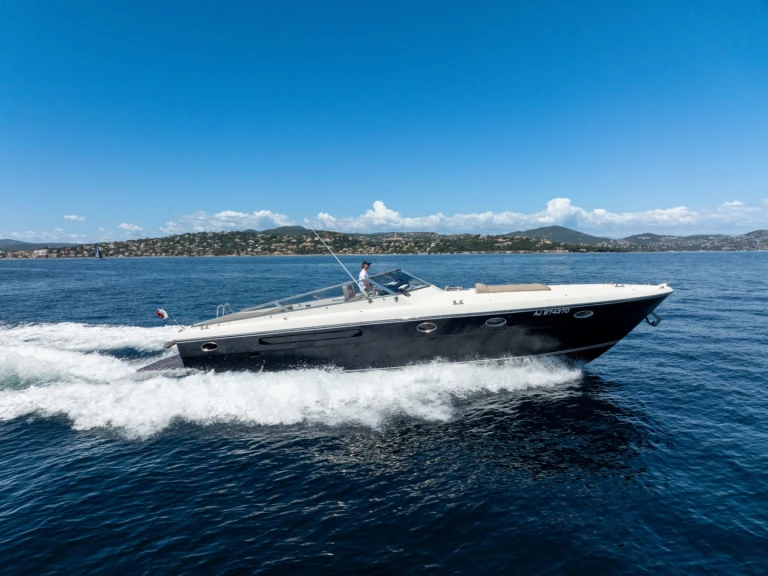 Noleggio Barca a motore Itama con patente nautica