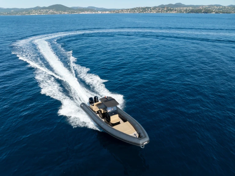 Noleggiare una Sea Water 300 PHANTOM a Cogolin