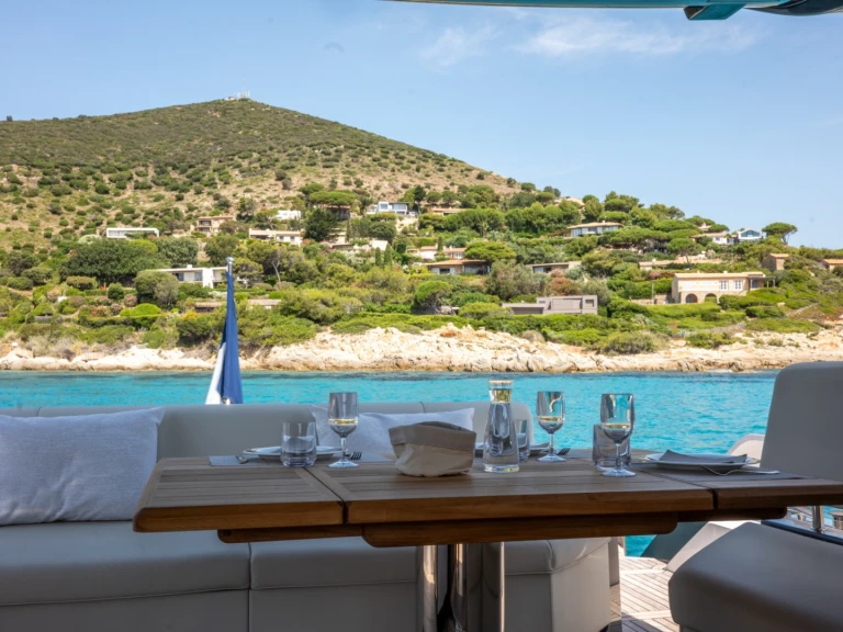 Noleggio barche Sunseeker PREDATOR 65 a Saint-Tropez su Samboat
