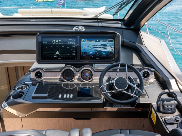 Noleggio Yacht di lusso con o senza skipper Sunseeker a Saint-Tropez