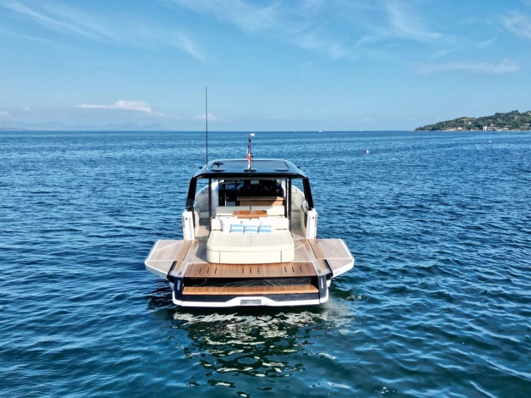 Noleggio barche Cranchi Cranchi A46 a Saint-Tropez su Samboat