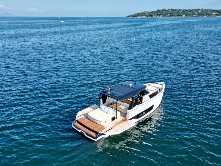 Noleggio Barca a motore con o senza skipper Cranchi a Saint-Tropez