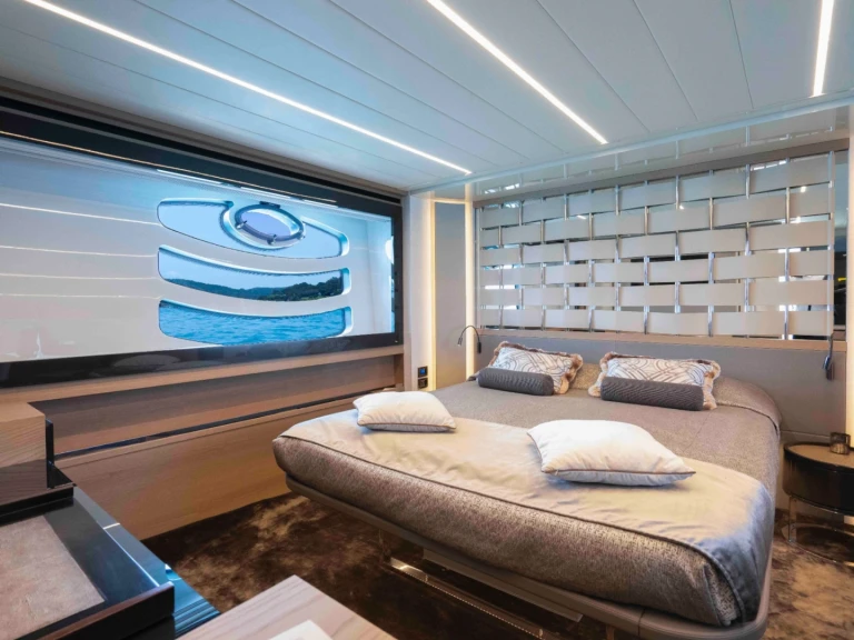 Noleggiare una Pershing PERSHING 70 a Saint-Tropez