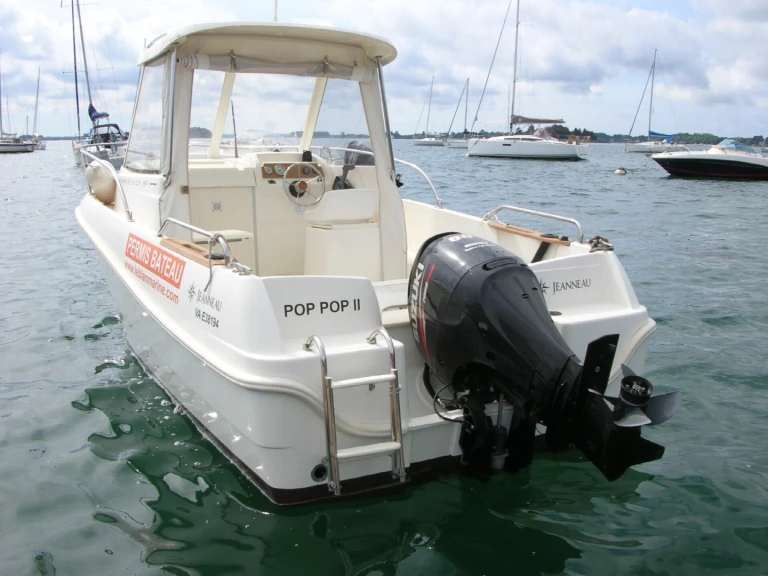 Barca a motore a noleggio a Arradon al miglior prezzo