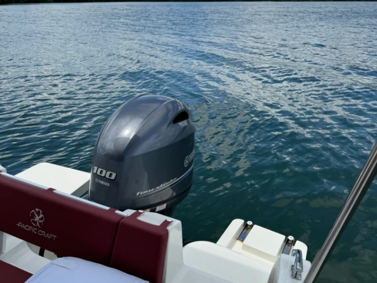 Noleggio Barca a motore Pacific Craft con patente nautica
