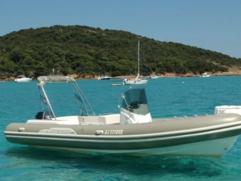 Noleggiare una Capelli Tempest 770 a Portigliolo