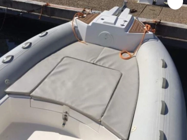 Noleggio Gommone Capelli con patente nautica