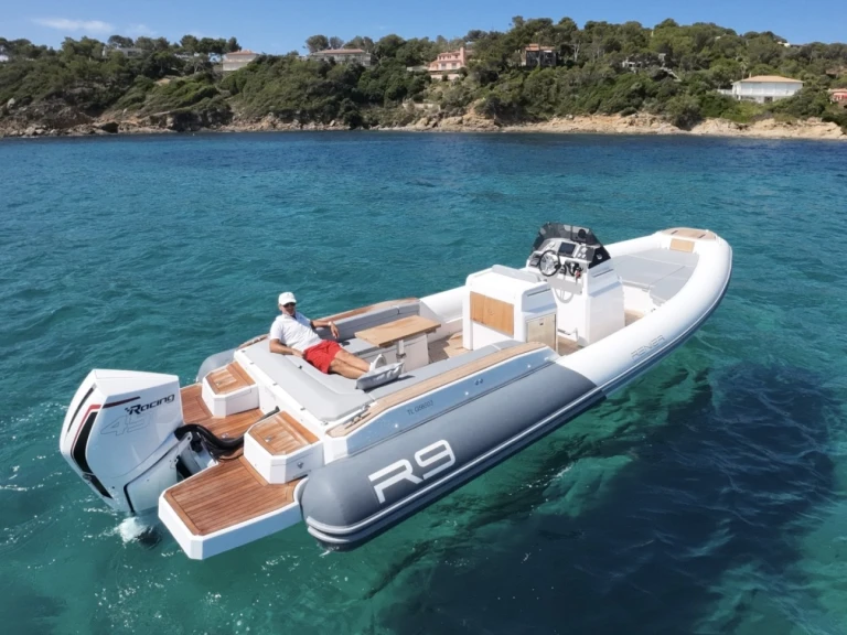 Renier Renier R9 Tourer da affittare a  Le Lavandou