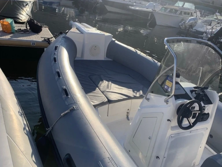 Noleggiare una Quicksilver Activ 605 Sundeck a Marsiglia