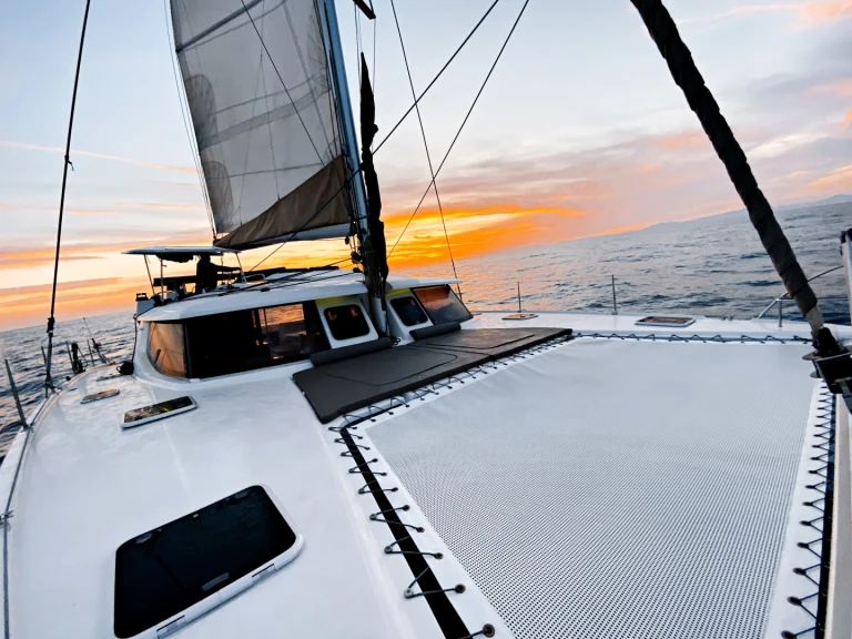 Noleggio barche Fountaine Pajot Helia 44 a Sant Antoni de Portmany su Samboat