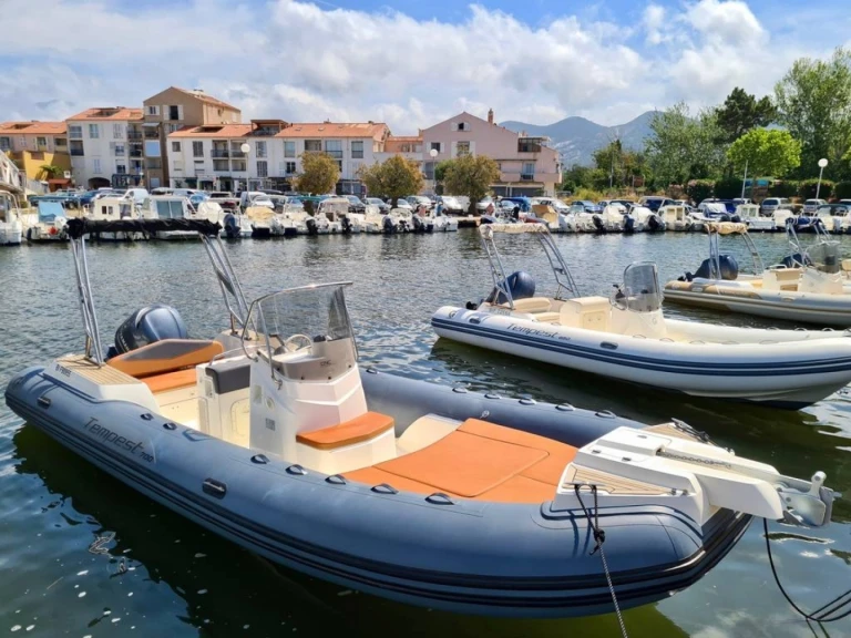 Noleggiare una Capelli Tempest 700 a San Fiorenzo