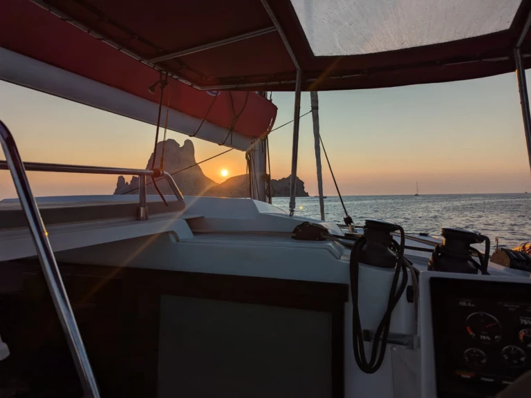 Fountaine Pajot Astrea 42 da affittare a  Sant Antoni de Portmany