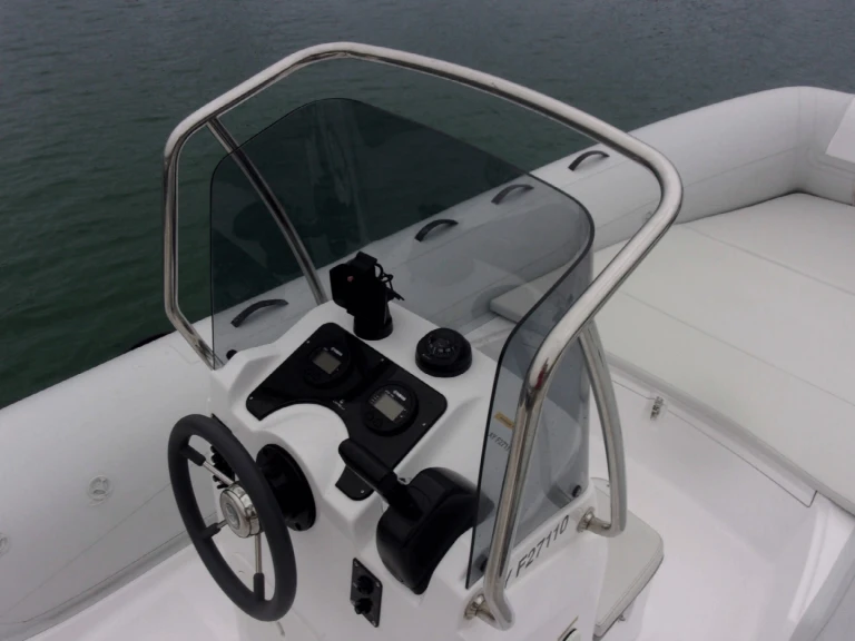 Noleggio Gommone Capelli con patente nautica