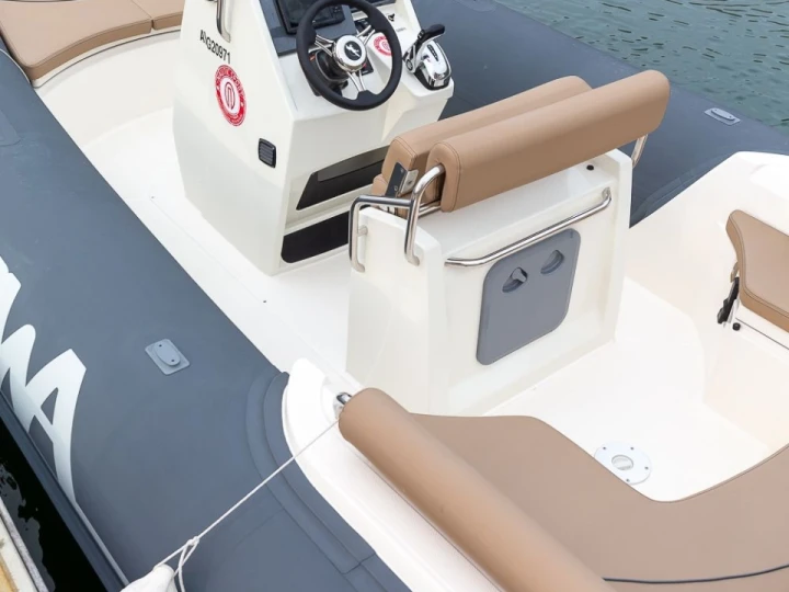 Noleggio Gommone Bwa con patente nautica