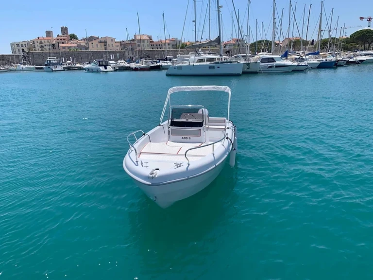 Noleggio Barca a motore con o senza skipper Selva a Antibes