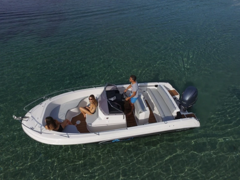 Pacific Craft Pacific Craft 670 Open Trendy da affittare a  Piraillan