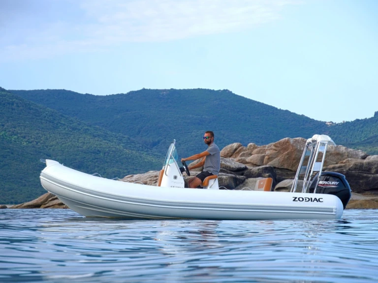 Gommone a noleggio a Propriano al miglior prezzo