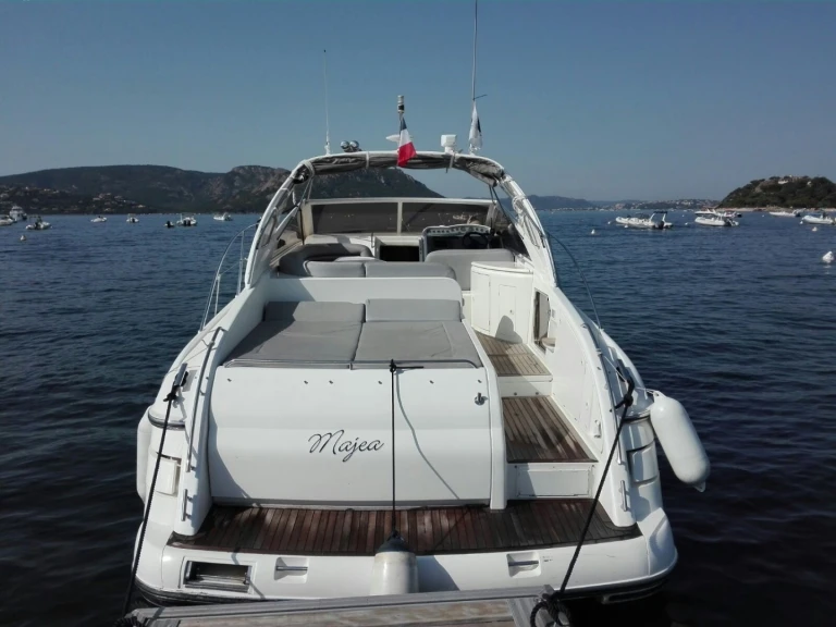 Noleggiare una Princess Princess V42 a Porto-Vecchio