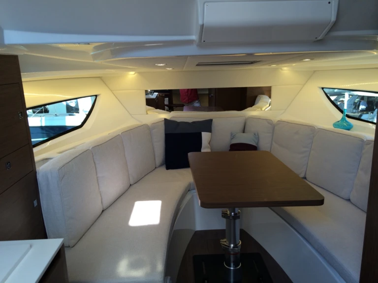 Noleggio Barca a motore a Cogolin – Jeanneau Cap Camarat 10.5 WA